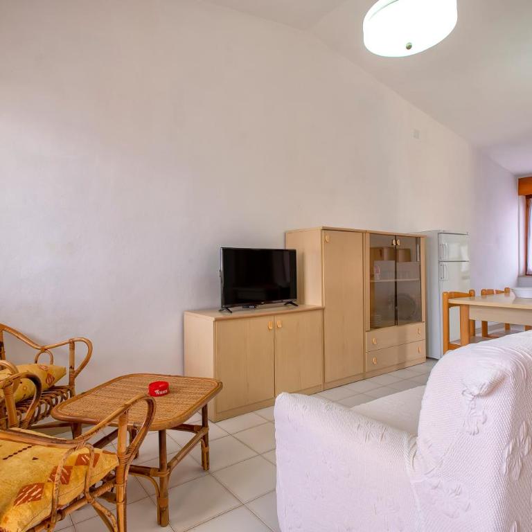 Residence Brezza Marina Lu Bagnu - Appartamento Deluxe con 2 Camere da Letto e Balcone - 9