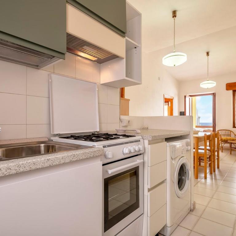 Residence Brezza Marina Lu Bagnu - Appartamento Deluxe con 2 Camere da Letto e Balcone - 12