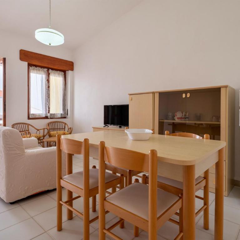 Residence Brezza Marina Lu Bagnu - Appartamento Deluxe con 2 Camere da Letto e Balcone - 8