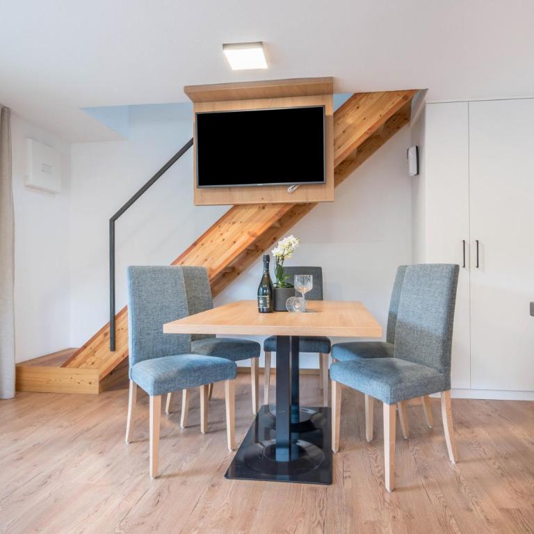 App Dolomiten Villa Colli - Appartamento Deluxe con 2 Camere da Letto e Balcone - 4