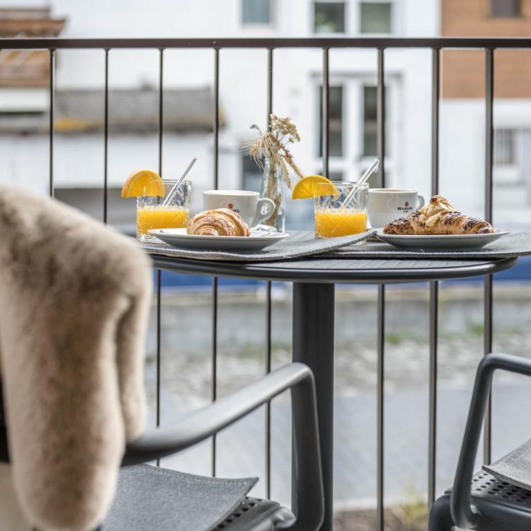 App Dolomiten Villa Colli - Appartamento Deluxe con 2 Camere da Letto e Balcone - 3