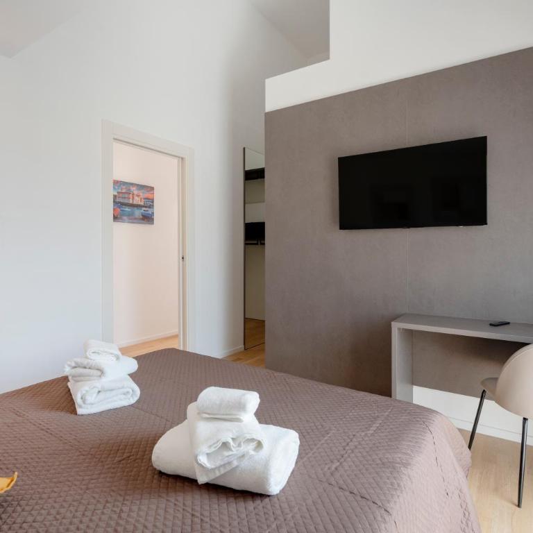 Luxury Home - Appartamento Deluxe con 2 Camere da Letto e Balcone - 15