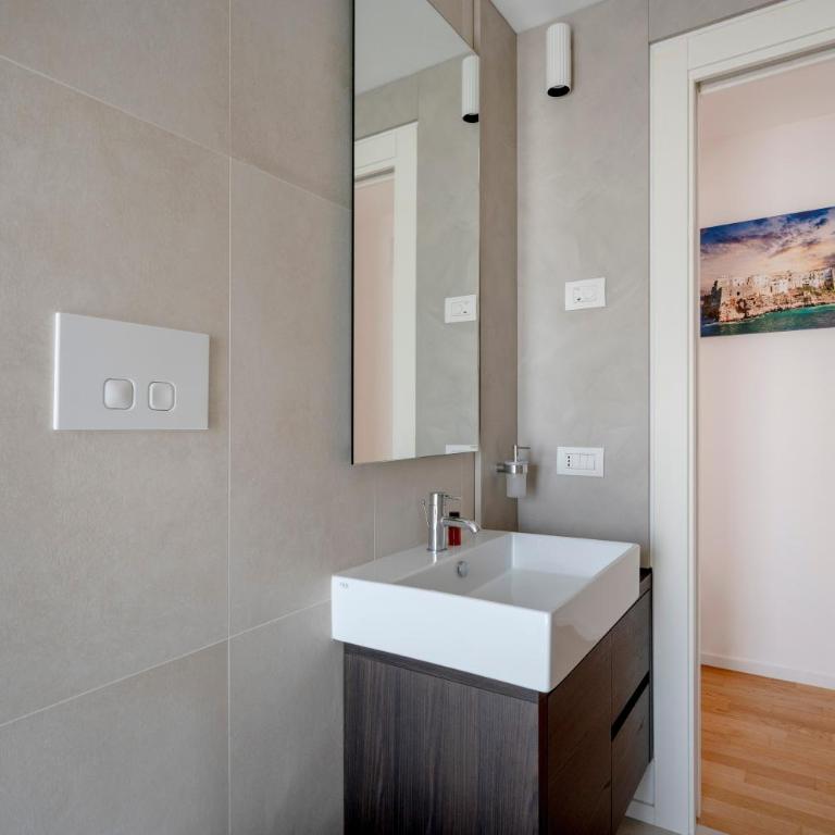 Luxury Home - Appartamento Deluxe con 2 Camere da Letto e Balcone - 13