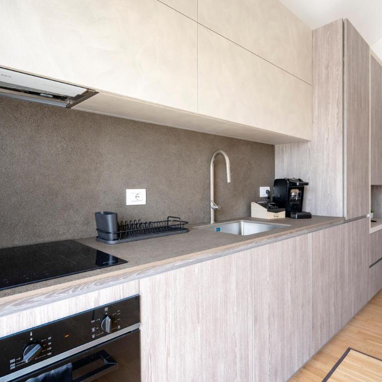 Luxury Home - Appartamento Deluxe con 2 Camere da Letto e Balcone - 6