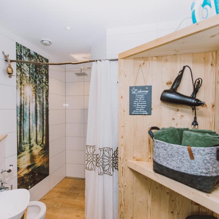 Guggi´s Emporeon Allgäu - Apartment mit 1 Schlafzimmer und Gartenblick - 10