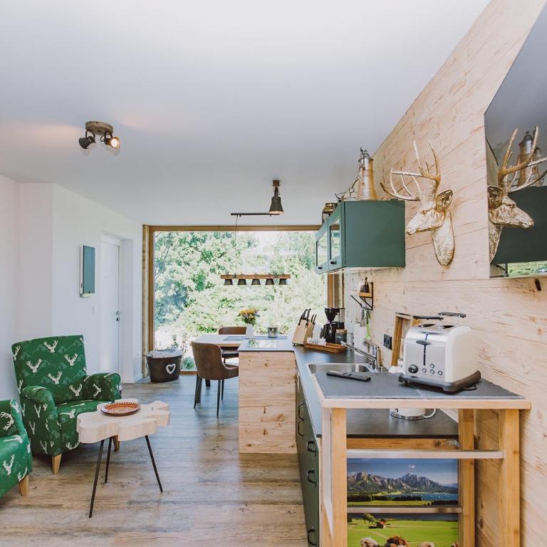 Guggi´s Emporeon Allgäu - Apartment mit 1 Schlafzimmer und Gartenblick - 2