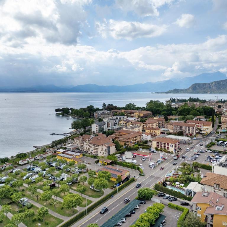 Casa d'arte Mimosa Bardolino - Three-Bedroom Premium Apartment with Balcony - 25