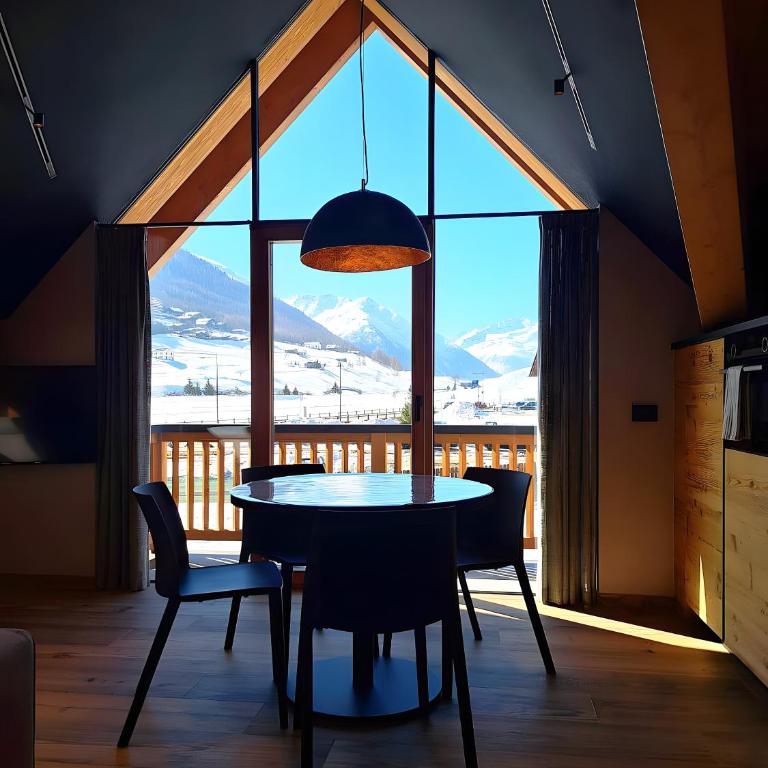 Arctik Chalet Livigno - Appartamento Deluxe con 2 Camere da Letto e Vista Giardino - 2
