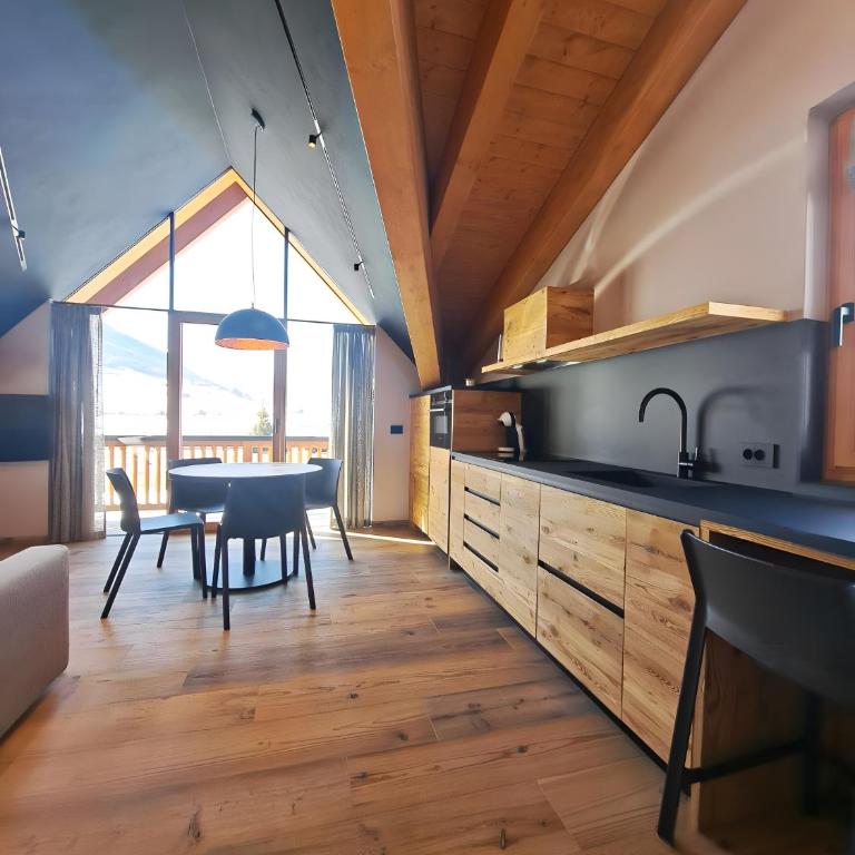 Arctik Chalet Livigno - Appartamento Deluxe con 2 Camere da Letto e Vista Giardino - 14