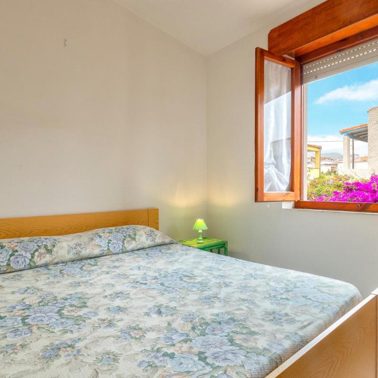 Residence Brezza Marina Lu Bagnu - Appartamento Deluxe con 2 Camere da Letto e Balcone - 1