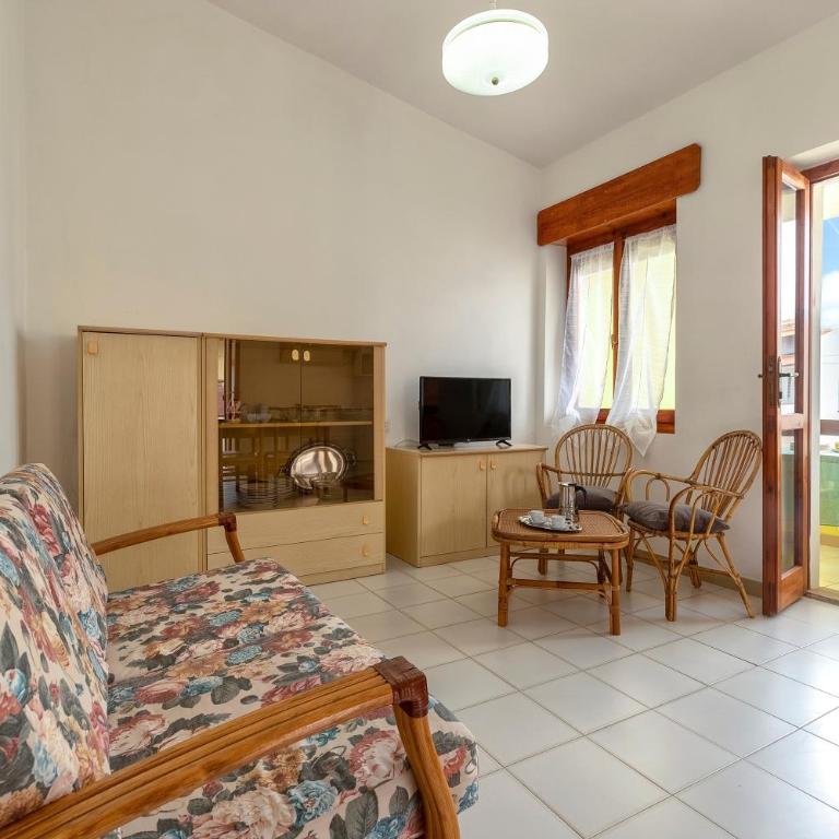 Residence Brezza Marina Lu Bagnu - Appartamento Deluxe con 2 Camere da Letto e Balcone - 3