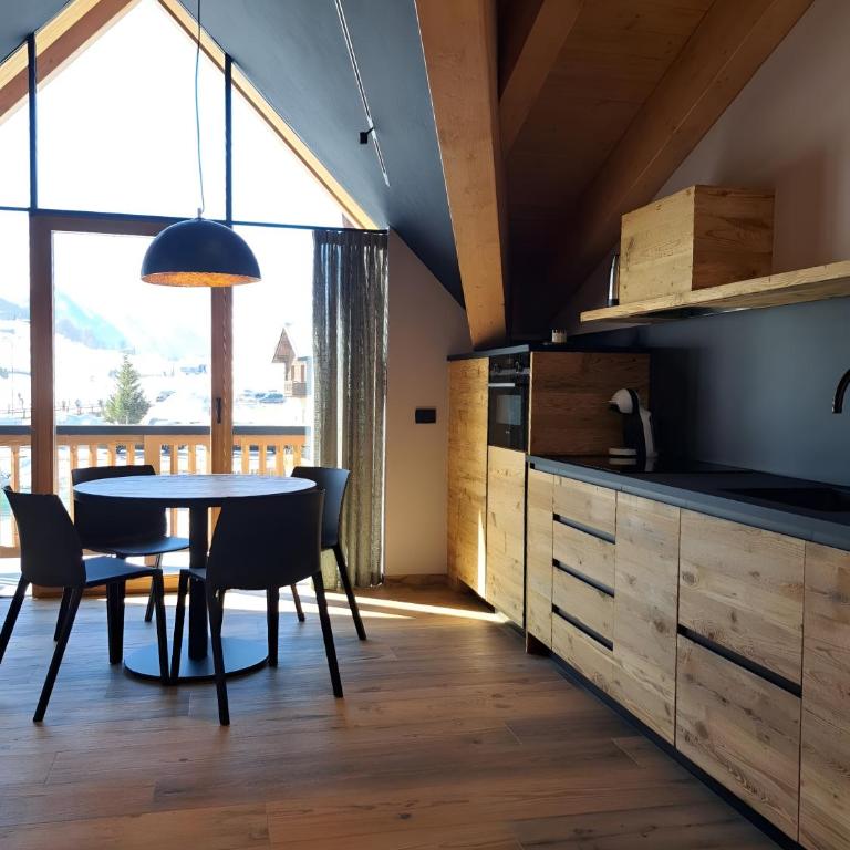 Arctik Chalet Livigno - Appartamento Deluxe con 2 Camere da Letto e Vista Giardino - 4