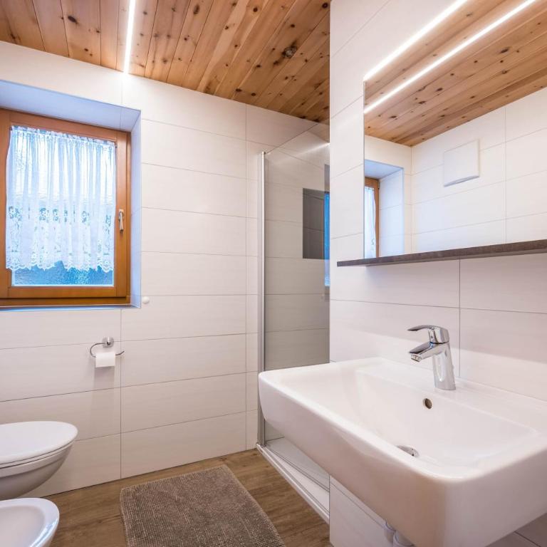 Heiserhof App Kirsche - Two-Bedroom Deluxe Apartment with Balcony - 4