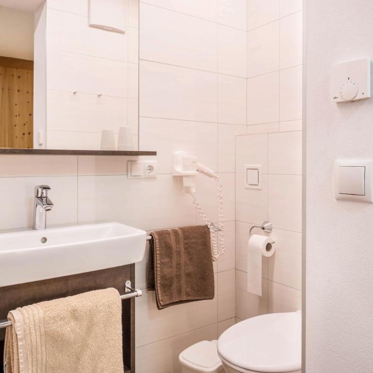 Heiserhof App Kirsche - Two-Bedroom Deluxe Apartment with Balcony - 15