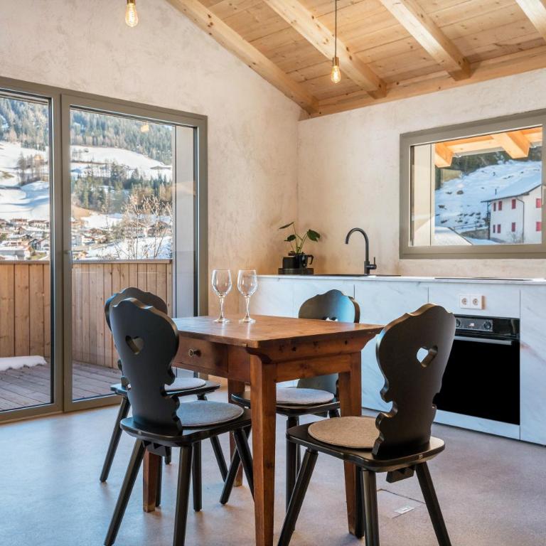 Lena Dolomites Luxury Suite - Two-Bedroom Deluxe Apartment with Garden View - 6