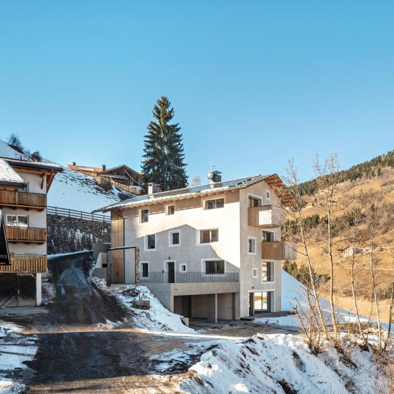Lena Dolomites Luxury Suite - Two-Bedroom Deluxe Apartment with Garden View - 29