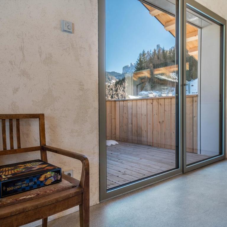 Lena Dolomites Luxury Suite - Two-Bedroom Deluxe Apartment with Garden View - 8