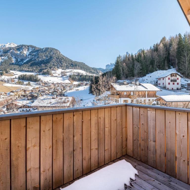 Lena Dolomites Luxury Suite - Two-Bedroom Deluxe Apartment with Garden View - 3