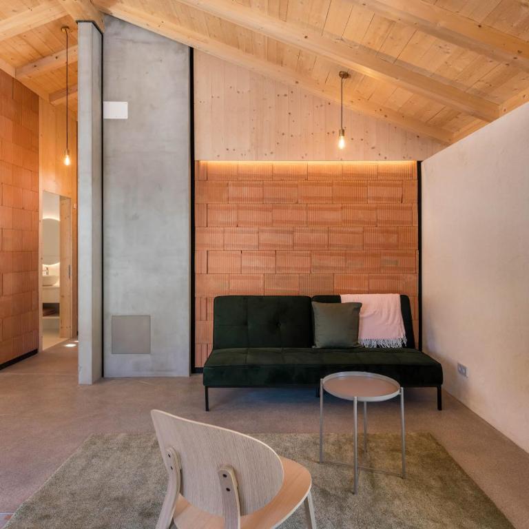 Lena Dolomites Luxury Suite - Two-Bedroom Deluxe Apartment with Garden View - 12