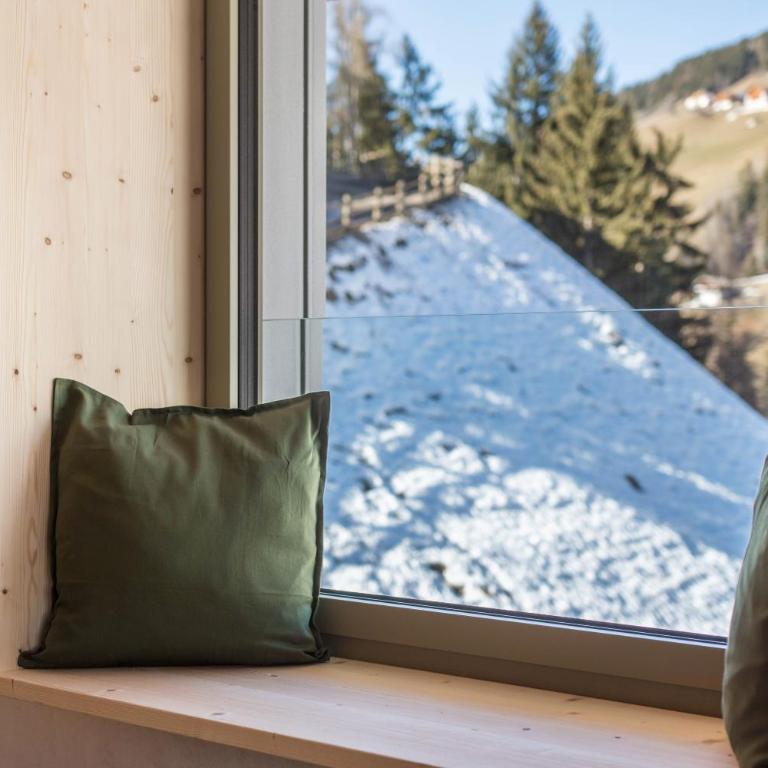 Lena Dolomites Luxury Suite - Two-Bedroom Deluxe Apartment with Garden View - 1