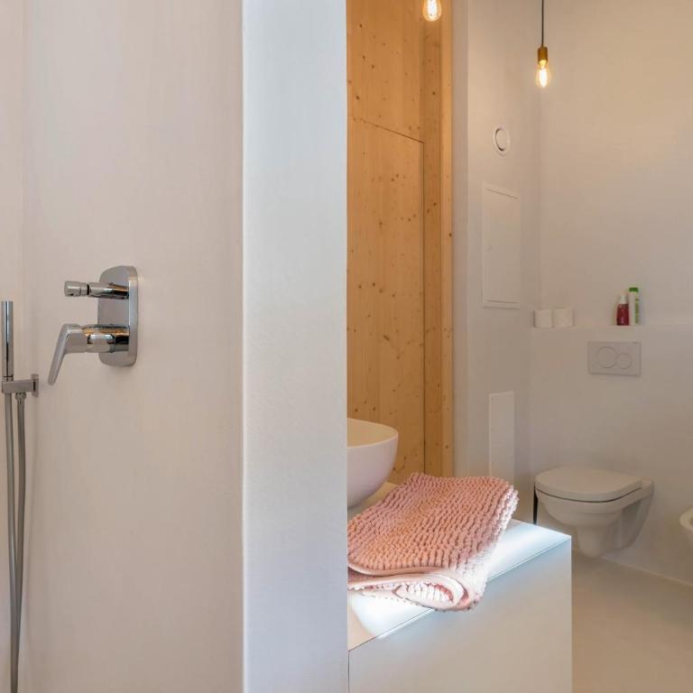 Lena Dolomites Luxury Suite - Two-Bedroom Deluxe Apartment with Garden View - 21