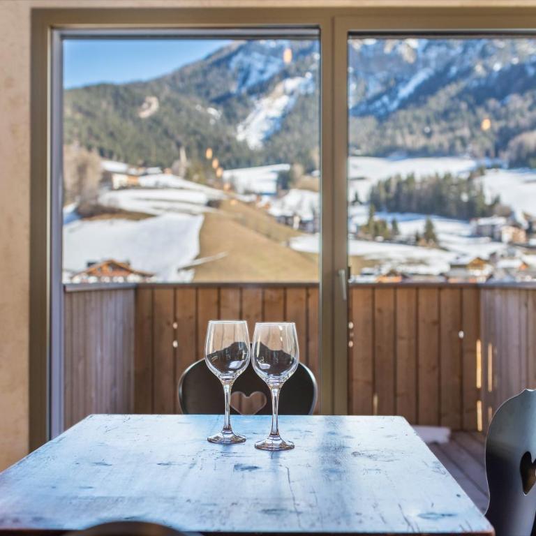 Lena Dolomites Luxury Suite - Two-Bedroom Deluxe Apartment with Garden View - 5