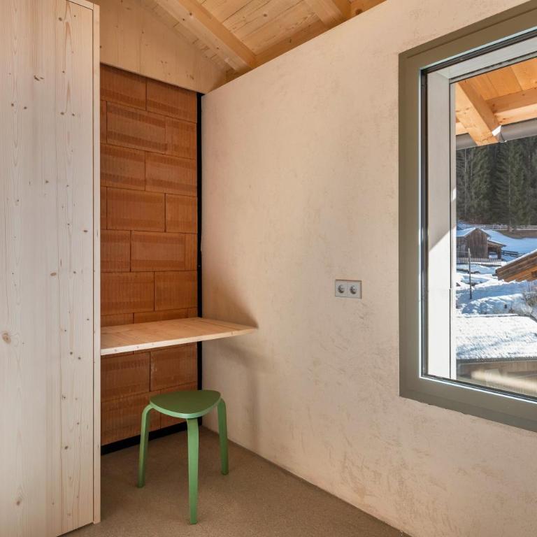 Lena Dolomites Luxury Suite - Two-Bedroom Deluxe Apartment with Garden View - 16