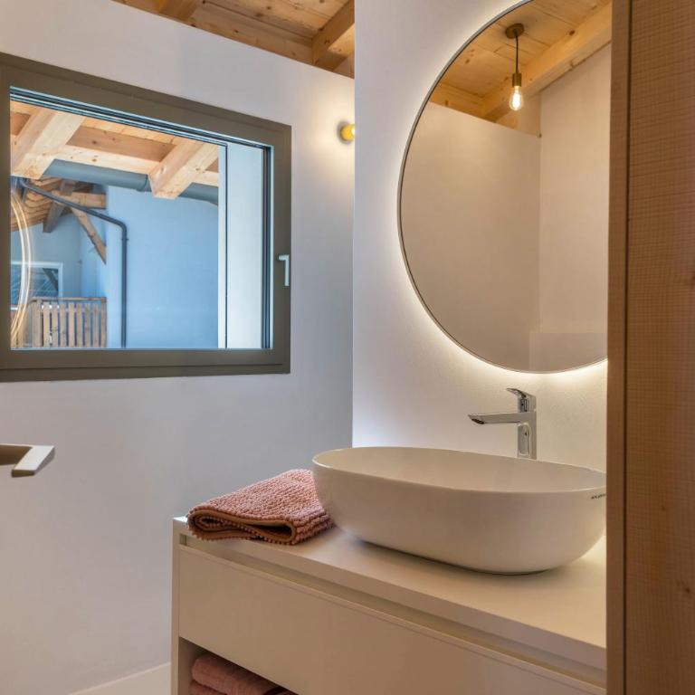 Lena Dolomites Luxury Suite - Two-Bedroom Deluxe Apartment with Garden View - 19