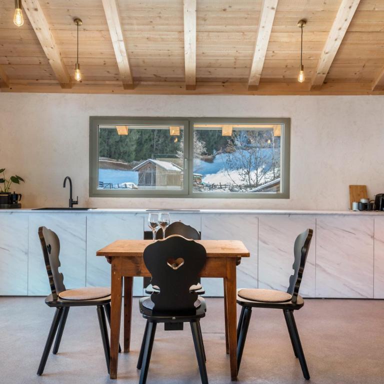 Lena Dolomites Luxury Suite - Two-Bedroom Deluxe Apartment with Garden View - 4