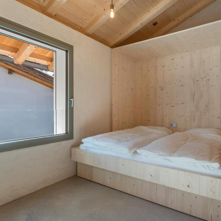 Lena Dolomites Luxury Suite - Two-Bedroom Deluxe Apartment with Garden View - 15