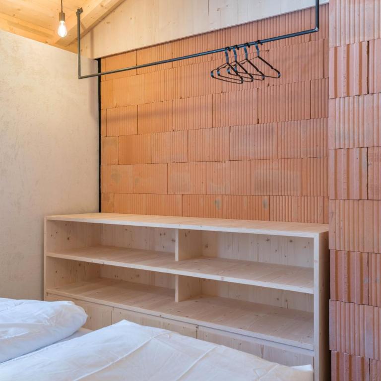 Lena Dolomites Luxury Suite - Two-Bedroom Deluxe Apartment with Garden View - 17