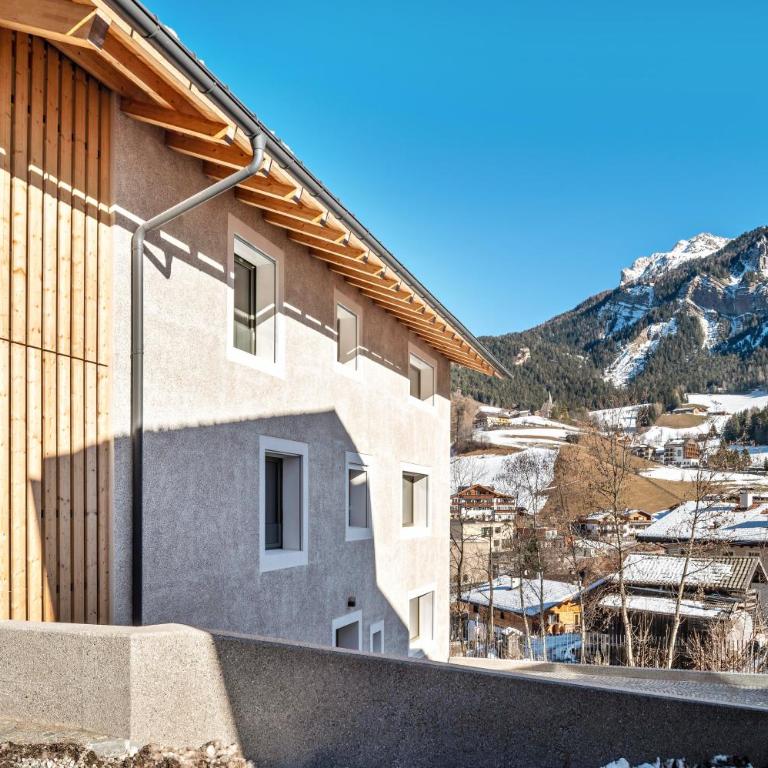Lena Dolomites Luxury Suite - Two-Bedroom Deluxe Apartment with Garden View - 25