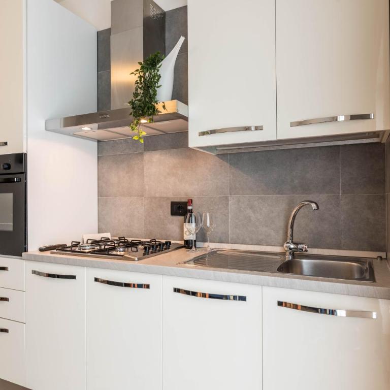 Residence La Pergola trilocale - Appartamento Deluxe con 2 Camere da Letto e Balcone - 11