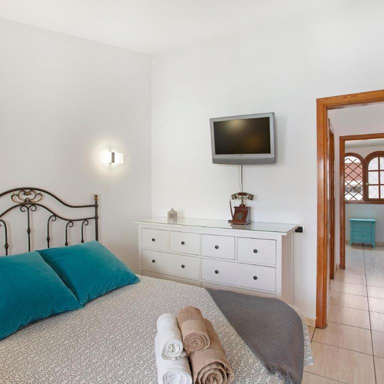 Casa Familiar San Diego - Three-Bedroom House - 10