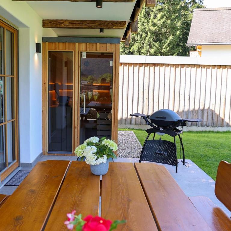 Chalet Almblick mit Sauna - Three-Bedroom Apartment with Mountain View - 10