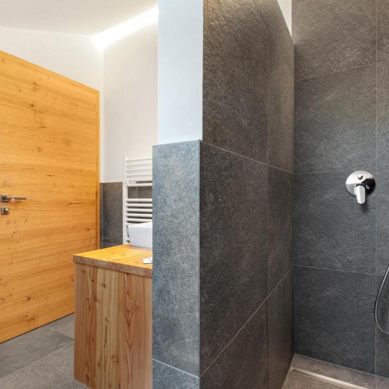 Kardinerhof - Two-Bedroom Deluxe Apartment with Garden View - 16