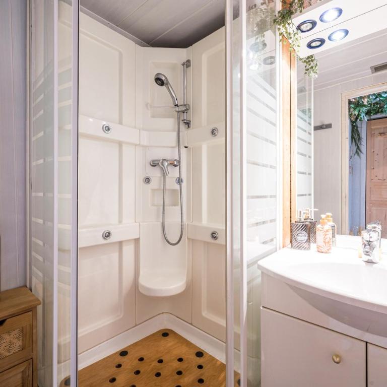 Studio Champ Pérouze - Appartement Supérieur avec Balcon - 17