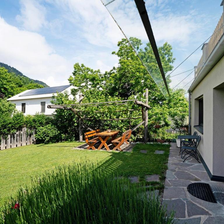 Stettnerhof Wohnung Mayenburg - Two-Bedroom Apartment with Mountain View - 2