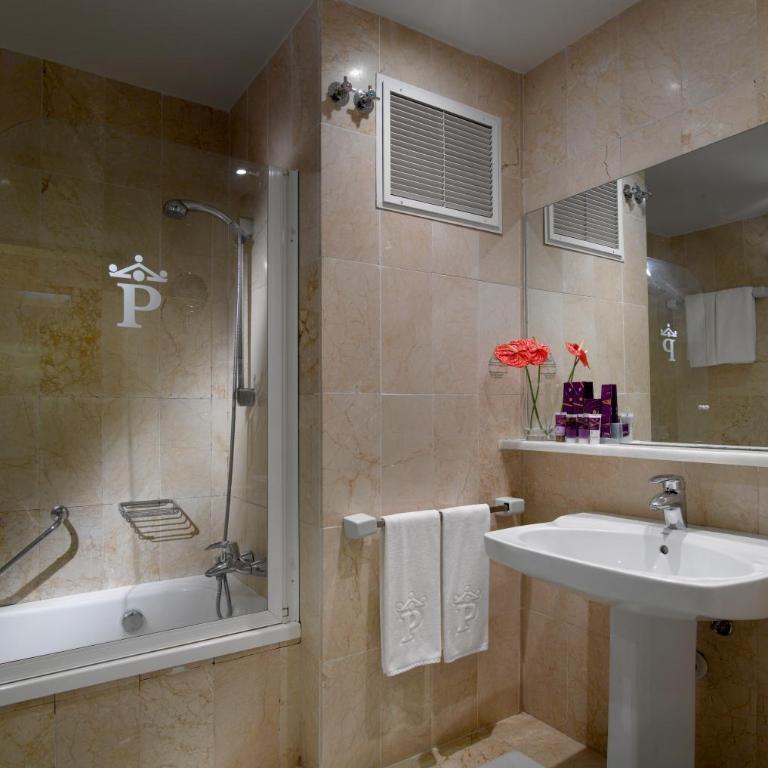 Parador de Cordoba - Habitación Doble Estándar (2 adultos + 1 niño) - 3