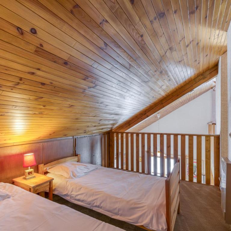 Souveraine 3 Charmant Appartement - Three-Bedroom Premium Apartment with Balcony - 15