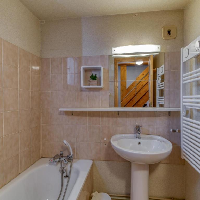 Souveraine 3 Charmant Appartement - Three-Bedroom Premium Apartment with Balcony - 20