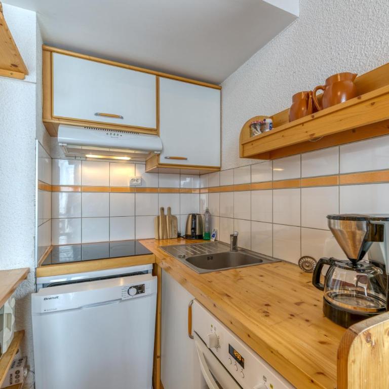 Souveraine 3 Charmant Appartement - Three-Bedroom Premium Apartment with Balcony - 10