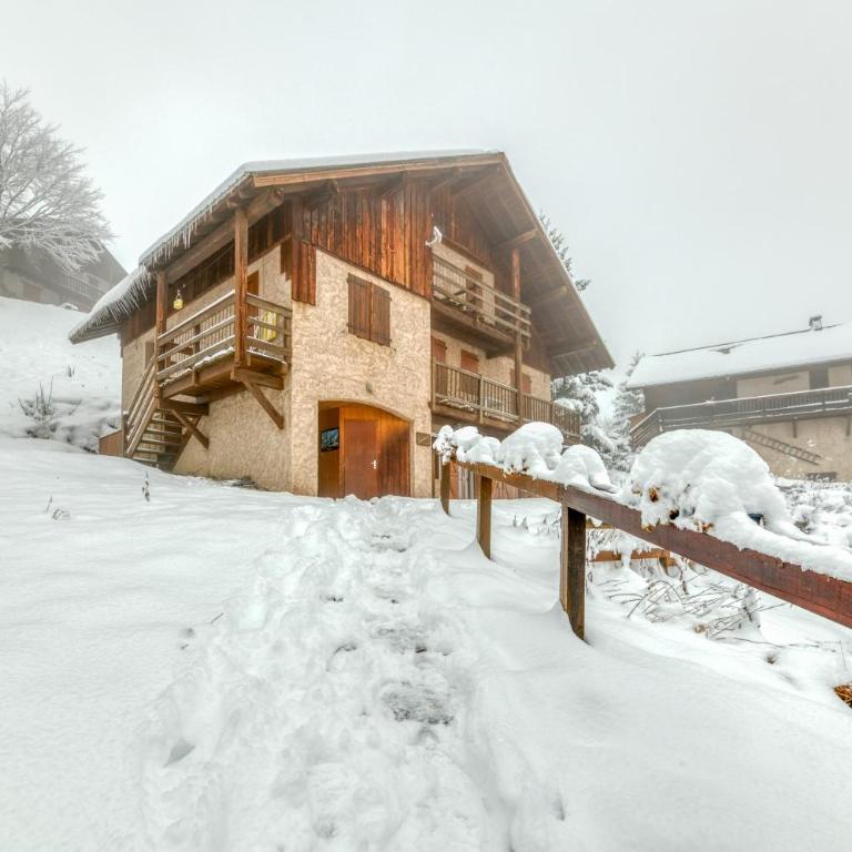 Souveraine 3 Charmant Appartement - Three-Bedroom Premium Apartment with Balcony - 28