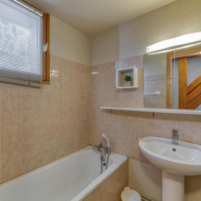 Souveraine 3 Charmant Appartement - Three-Bedroom Premium Apartment with Balcony - 21
