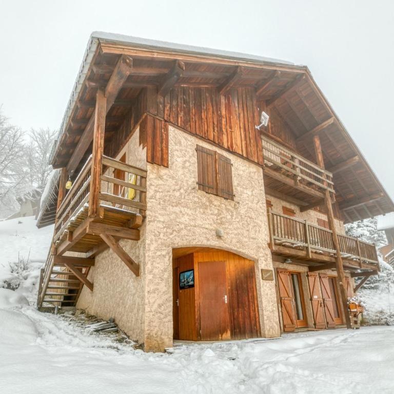 Souveraine 3 Charmant Appartement - Three-Bedroom Premium Apartment with Balcony - 1