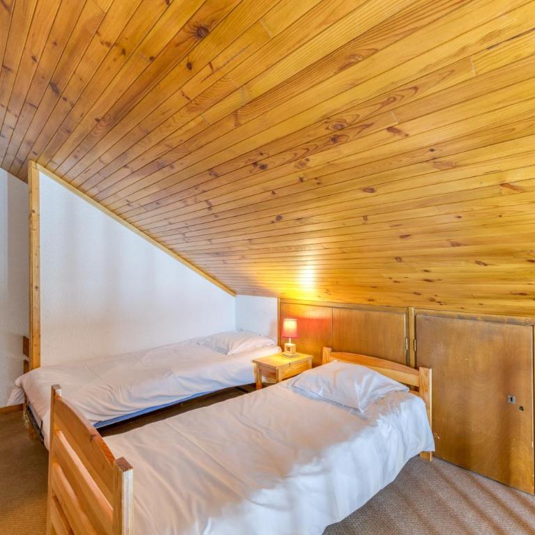 Souveraine 3 Charmant Appartement - Three-Bedroom Premium Apartment with Balcony - 16