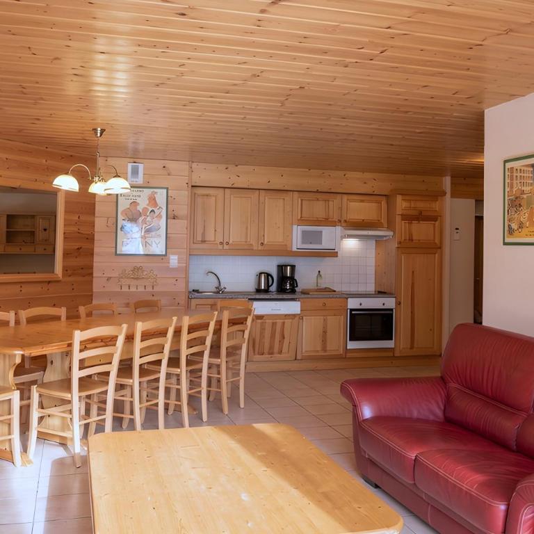 CASA-Chalet du Merle 1 : Refuge alpin à Champagny - Maison 4 Chambres - 2
