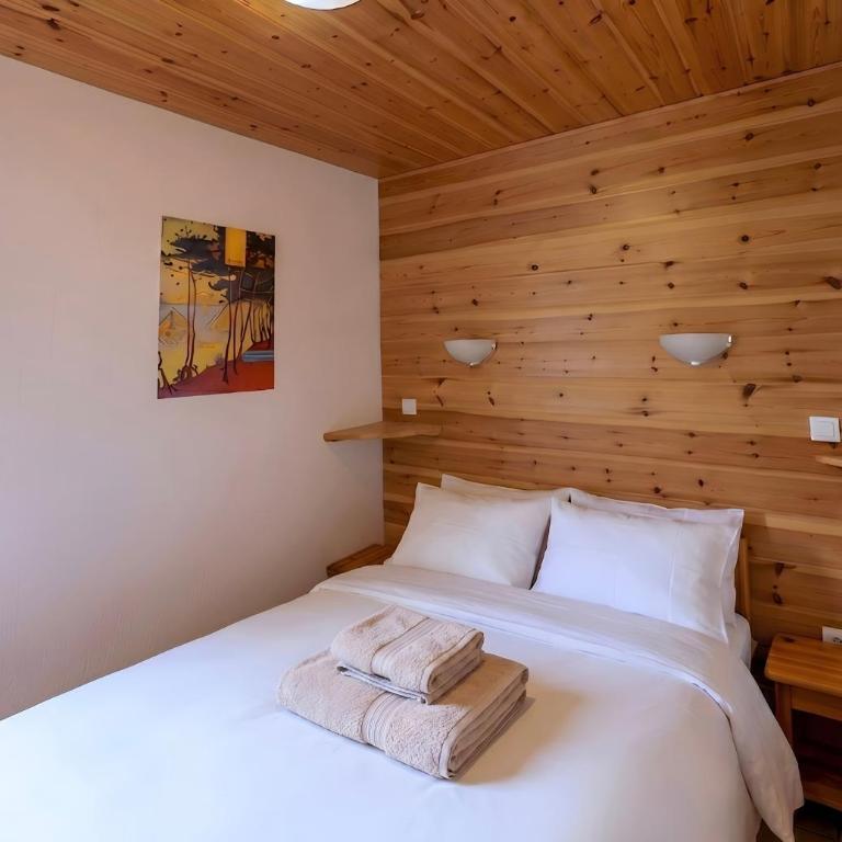 CASA-Chalet du Merle 1 : Refuge alpin à Champagny - Maison 4 Chambres - 8