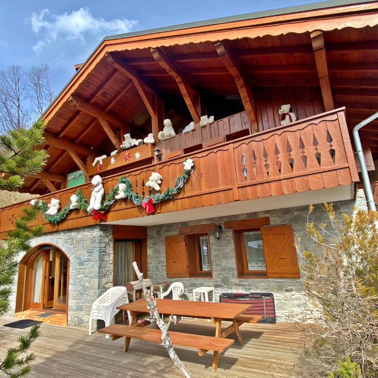 CASA-Chalet du Merle 1 : Refuge alpin à Champagny - Maison 4 Chambres - 22
