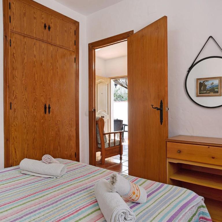 Casa Antonia 2 - Habitación Cuádruple - vistas al jardín - 13